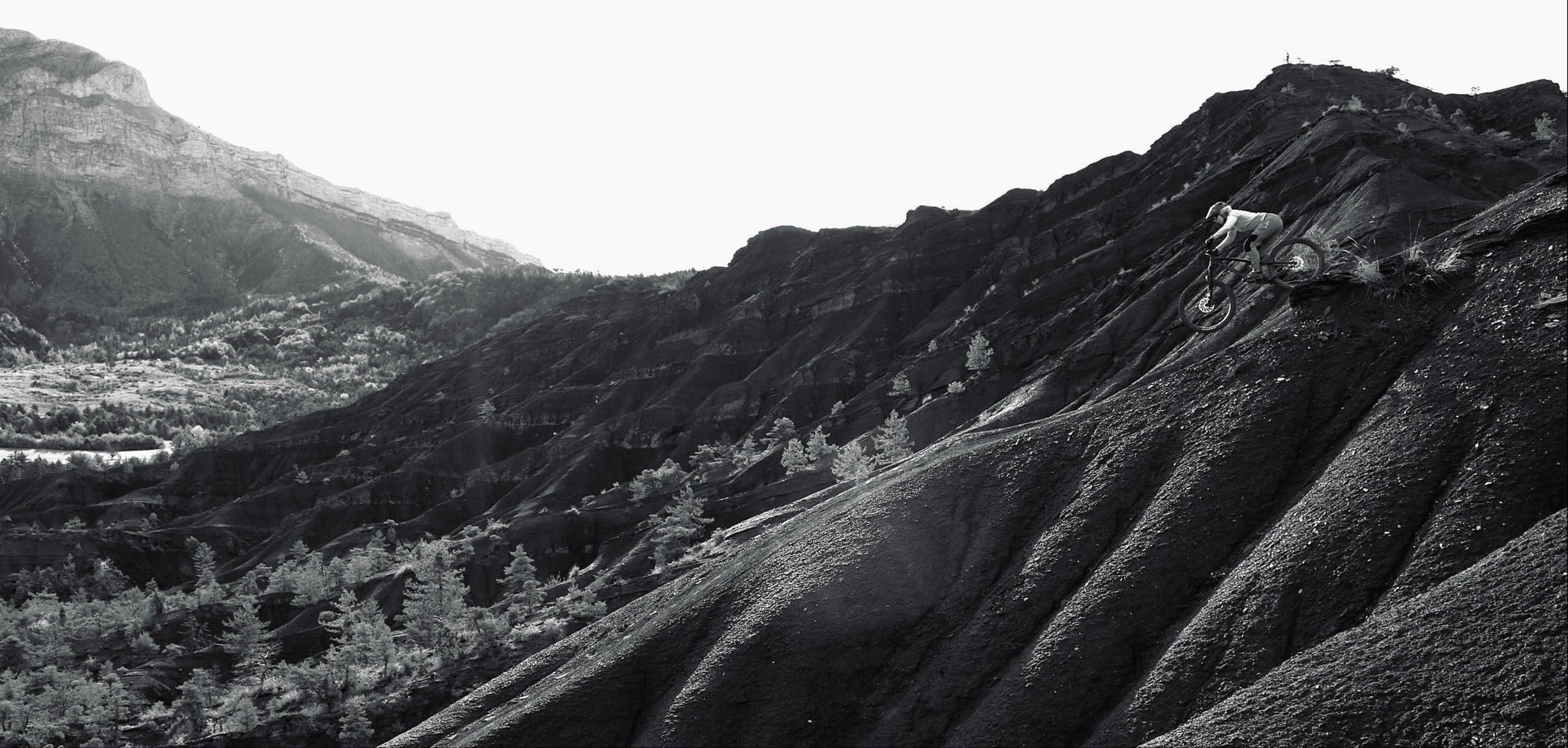 Natalia Budner shredding her MTB on Black Rock Spines Photo: Mateusz Szachowski